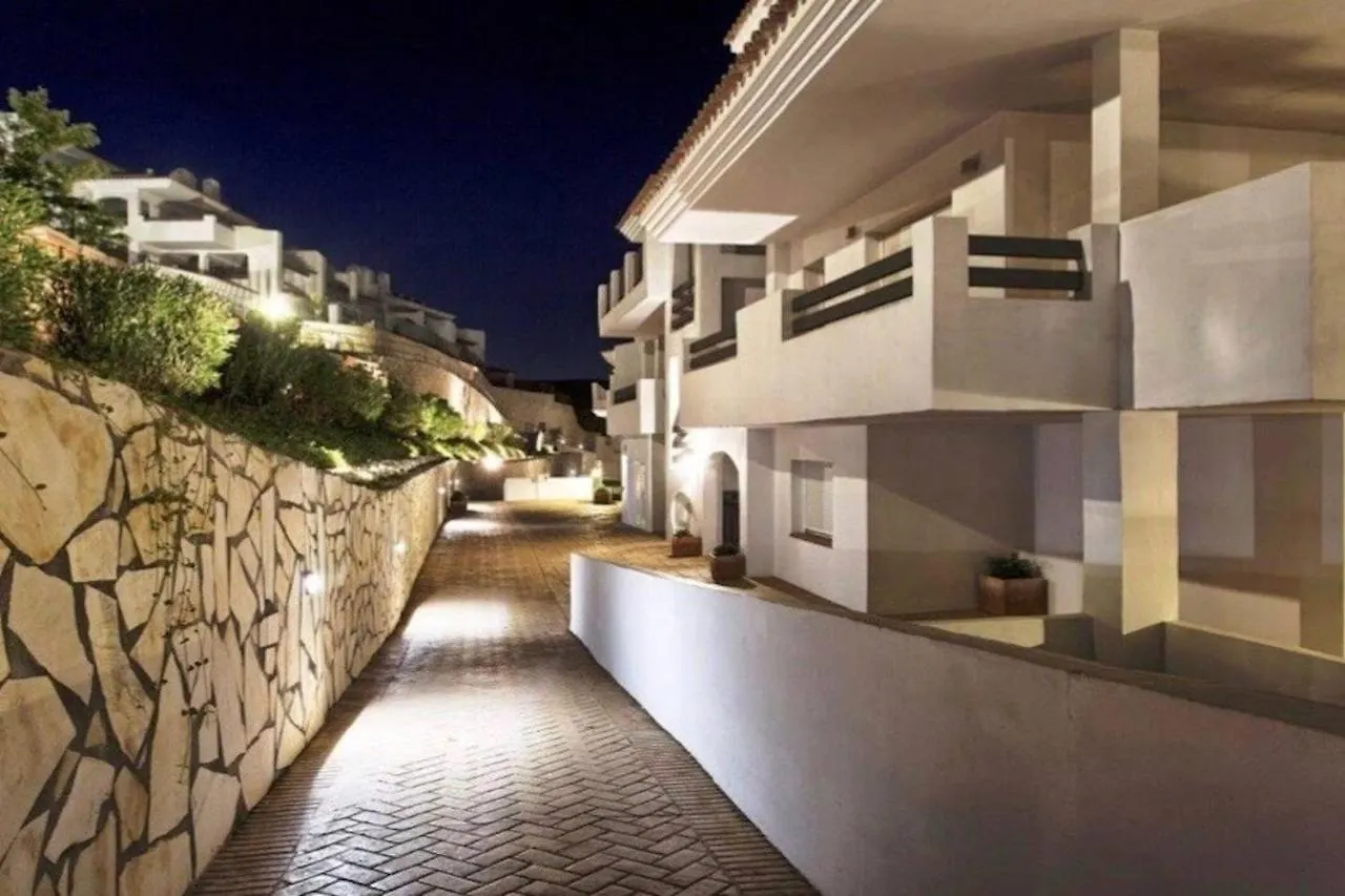 Penthouse Mit Privatem Jacuzzi In Marbella - La Mairena Apartment Ojen 0*,